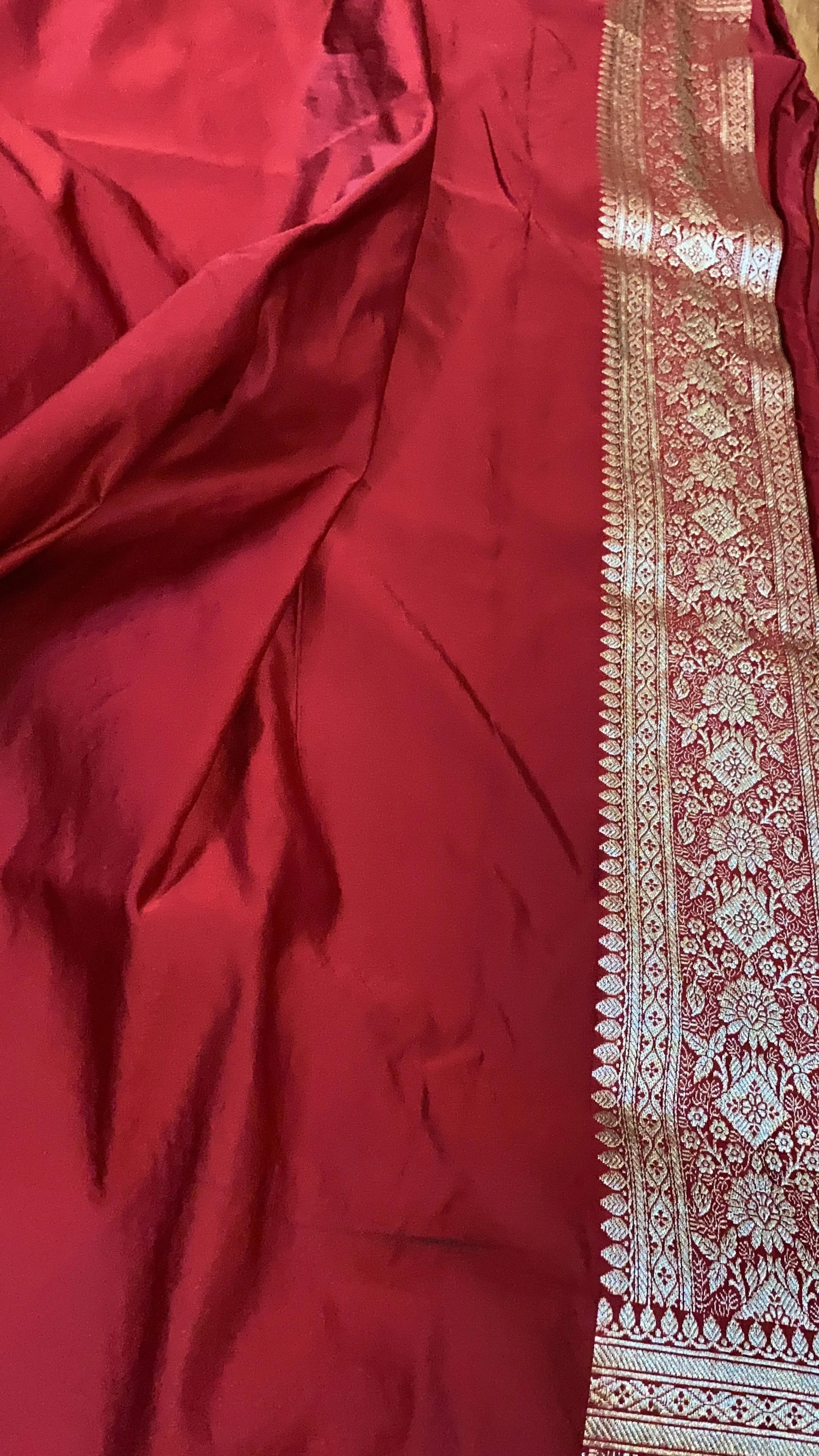 Rich Elegance: Maroon Handloom Pure Silk Banarasi Saree