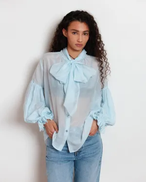 SIGNATURE BOW BLOUSE / POWDER BLUE